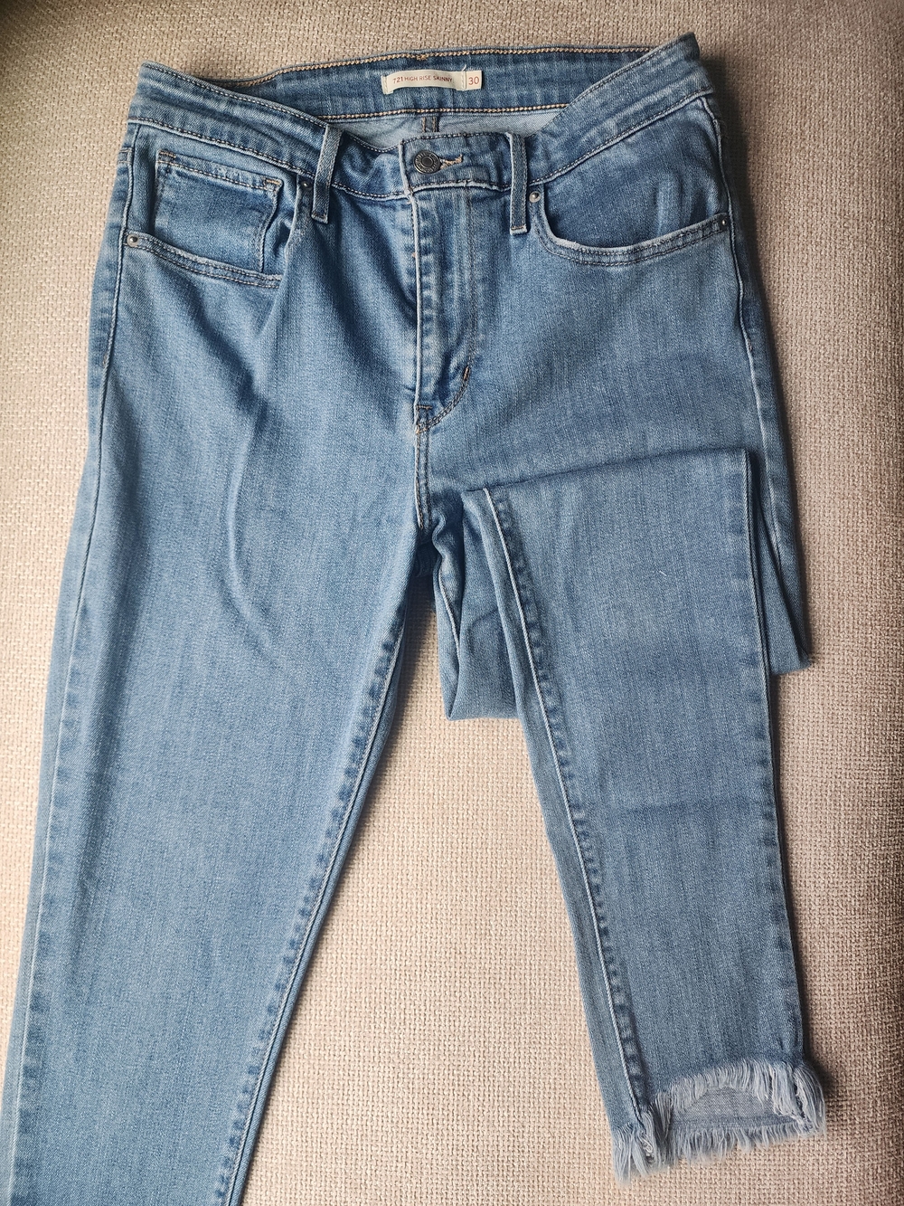Levi’s 721 High Rise Skinny Jeans Women’s Size 30 Light Wash Raw Hem